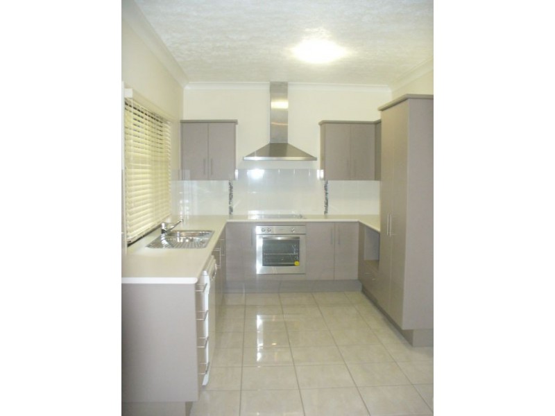 Bushland Beach QLD 4818