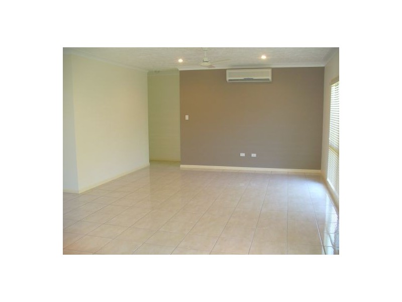 Bushland Beach QLD 4818