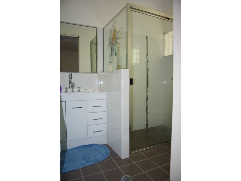 Bushland Beach QLD 4818