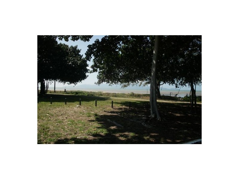 Rowes Bay QLD 4810
