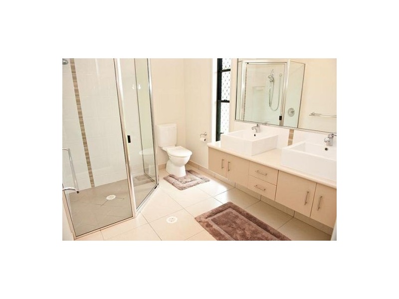 81 Victor Ave, Glenella QLD 4740