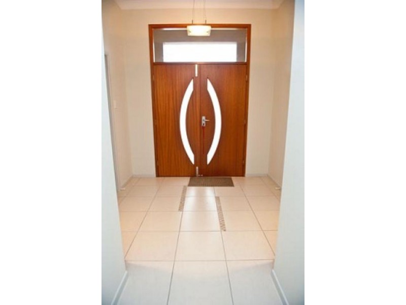 81 Victor Ave, Glenella QLD 4740