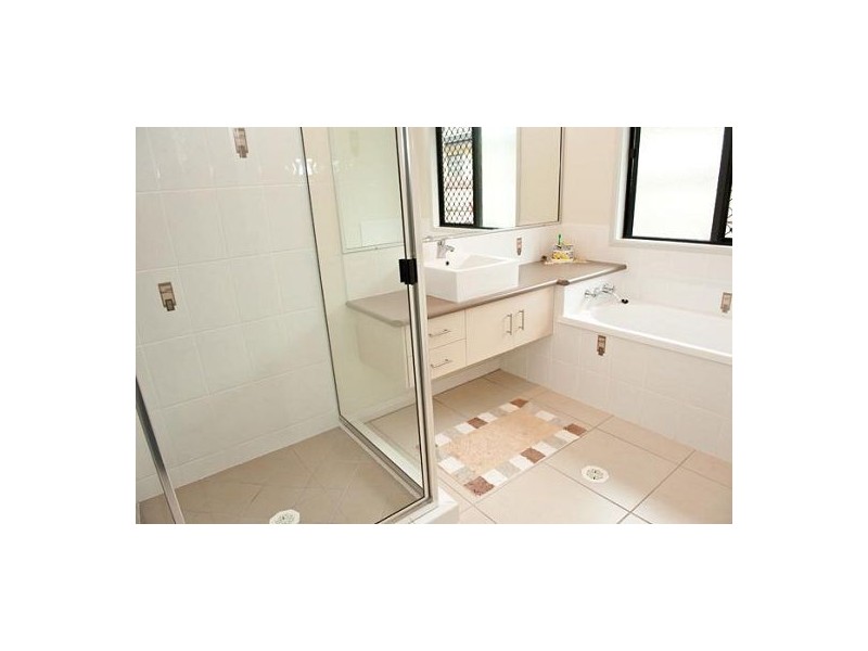 81 Victor Ave, Glenella QLD 4740