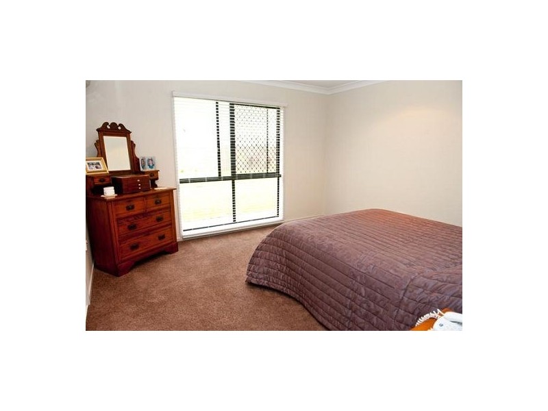 81 Victor Ave, Glenella QLD 4740