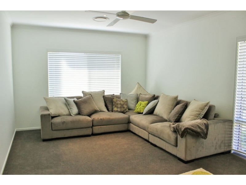 20 Slipstream Rd, Coomera Waters QLD 4209