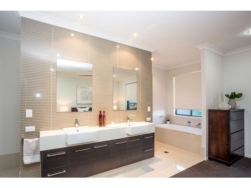 9 Saltash Court, Coomera Waters QLD 4209