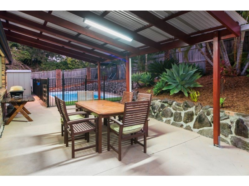 12 Surrey Court, Helensvale QLD 4212