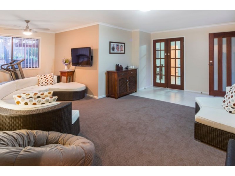 12 Surrey Court, Helensvale QLD 4212