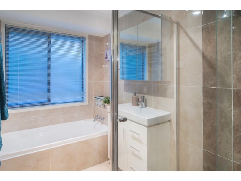 12 Surrey Court, Helensvale QLD 4212