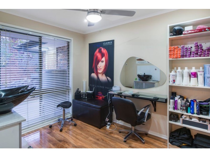 12 Surrey Court, Helensvale QLD 4212