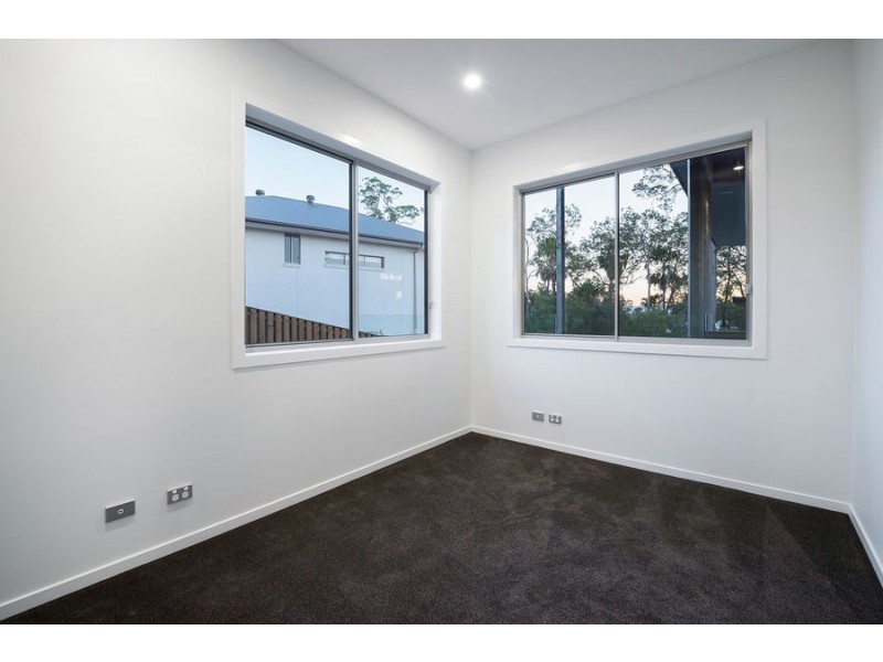 33 Pendragon Drive, Coomera Waters QLD 4209