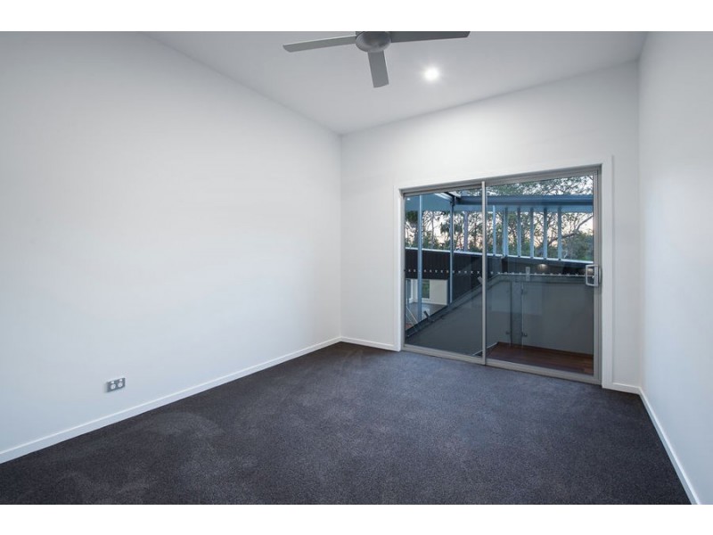 33 Pendragon Drive, Coomera Waters QLD 4209