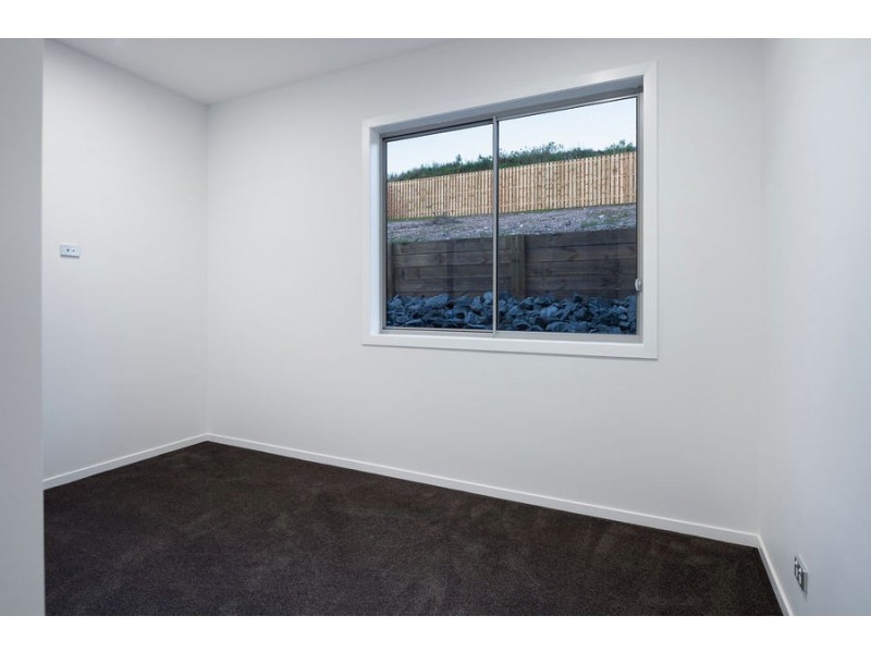 33 Pendragon Drive, Coomera Waters QLD 4209