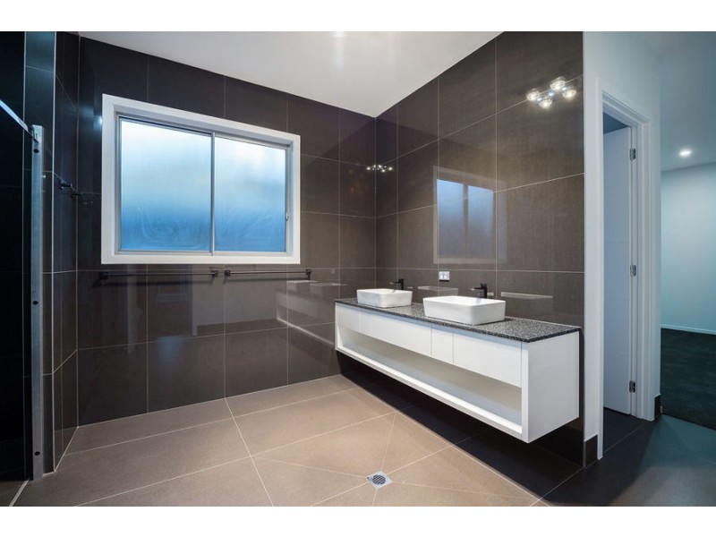 33 Pendragon Drive, Coomera Waters QLD 4209