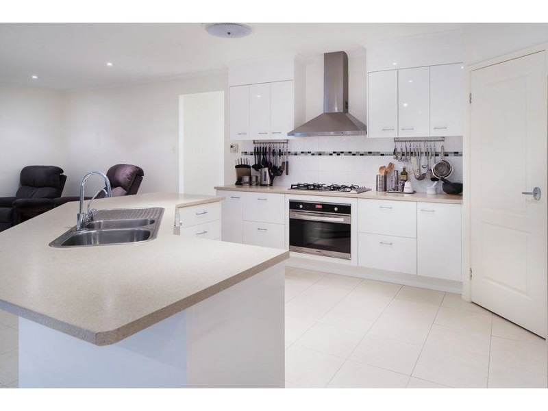 19 Rainbow Circuit, Coomera Waters QLD 4209