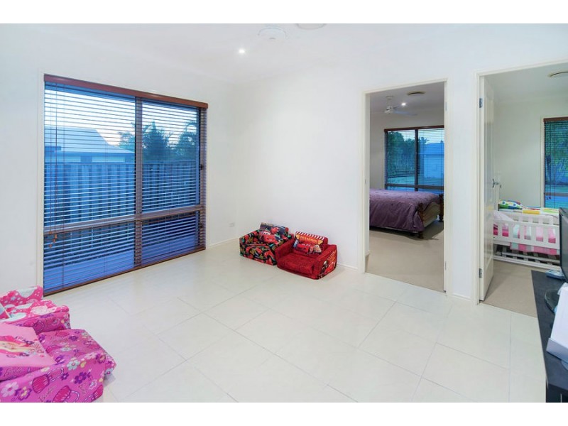 19 Rainbow Circuit, Coomera Waters QLD 4209