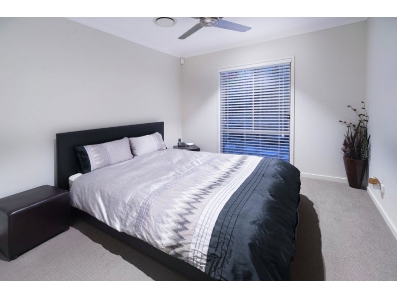 8 Katinka Circuit, Coomera Waters QLD 4209