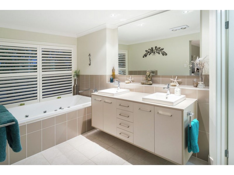 8 Katinka Circuit, Coomera Waters QLD 4209