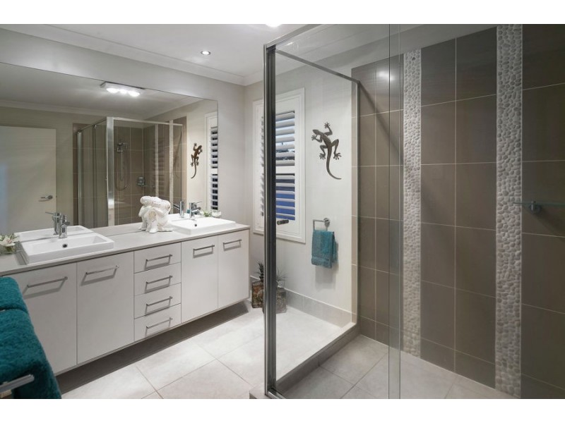 8 Katinka Circuit, Coomera Waters QLD 4209