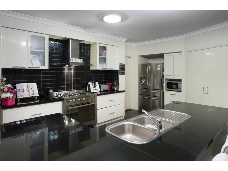 23 Buccaneer Way, Coomera Waters QLD 4209
