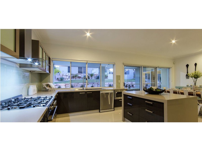 2 Greenvale Crescent, Maudsland QLD 4210