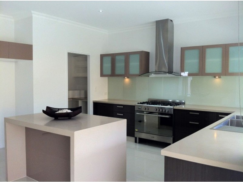 2 Greenvale Crescent, Maudsland QLD 4210