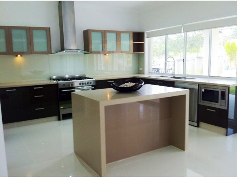 2 Greenvale Crescent, Maudsland QLD 4210