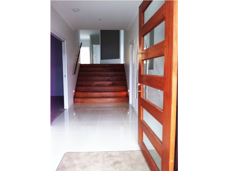 2 Greenvale Crescent, Maudsland QLD 4210