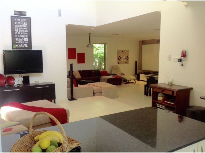 27 Buccaneer Way, Coomera Waters QLD 4209