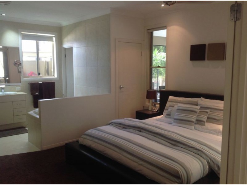 27 Buccaneer Way, Coomera Waters QLD 4209