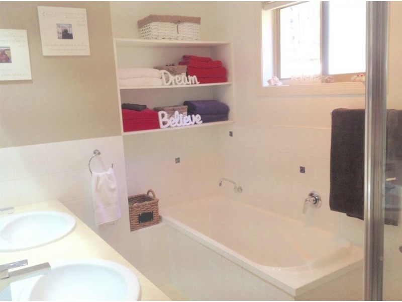 27 Buccaneer Way, Coomera Waters QLD 4209