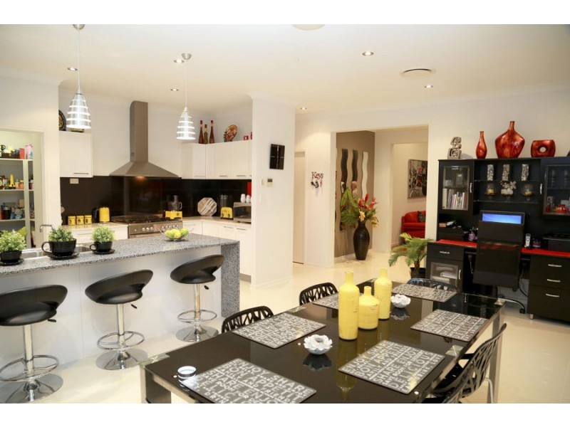 8 Hans Street, Upper Coomera QLD 4209