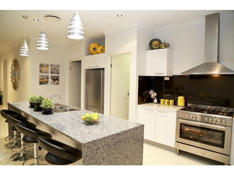 8 Hans Street, Upper Coomera QLD 4209