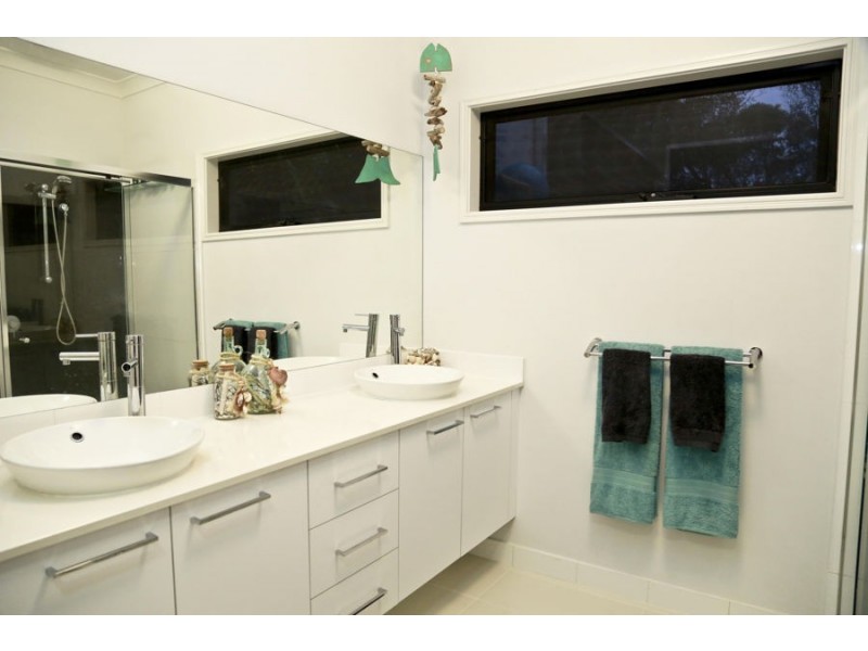 8 Hans Street, Upper Coomera QLD 4209