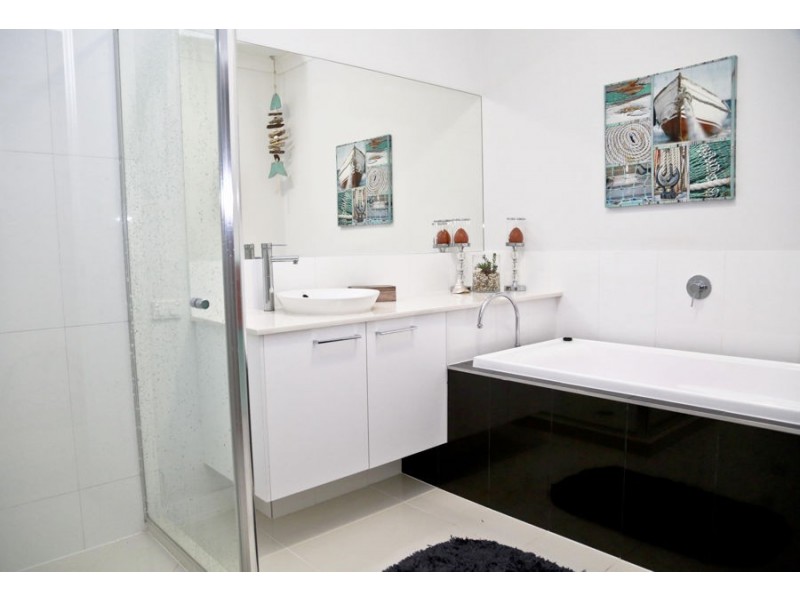 8 Hans Street, Upper Coomera QLD 4209