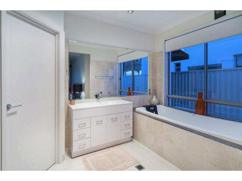 15 Manacor Place, Coombabah QLD 4216