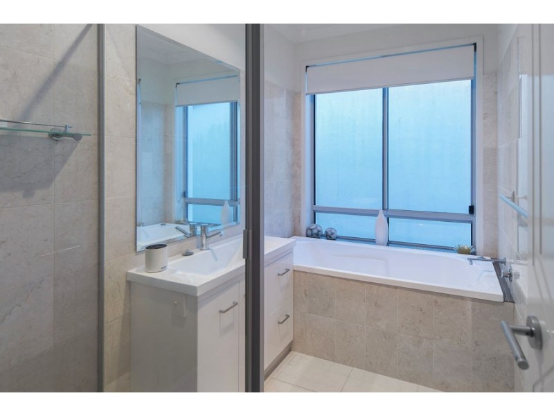 15 Manacor Place, Coombabah QLD 4216