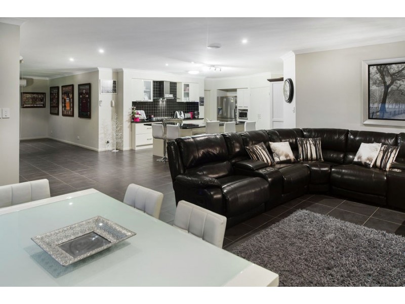 23 Buccaneer Way, Coomera Waters QLD 4209
