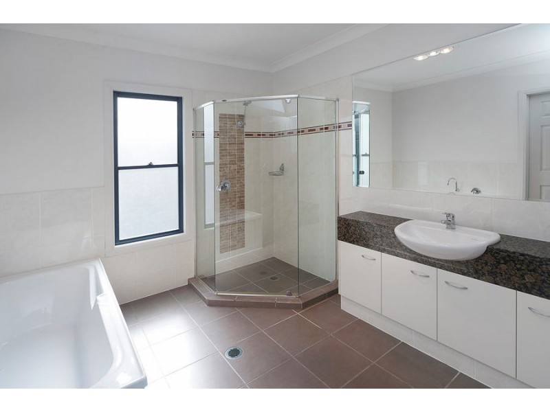 18 Brindabella Close, Coomera Waters QLD 4209
