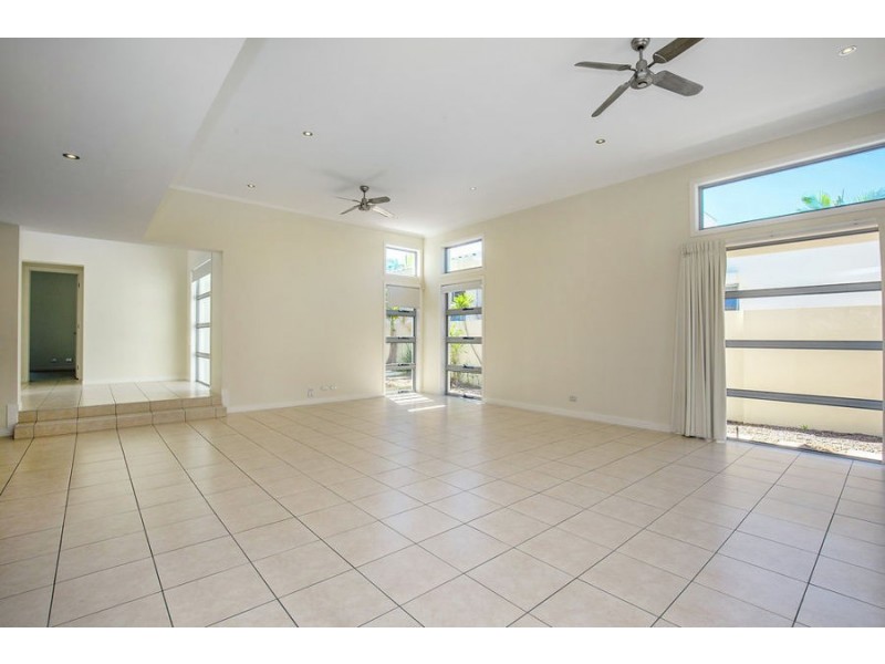 2821 Gracemere Circuit East, Hope Island QLD 4212