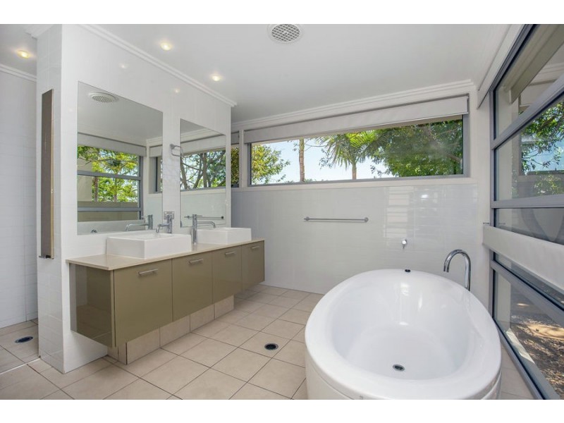 2821 Gracemere Circuit East, Hope Island QLD 4212