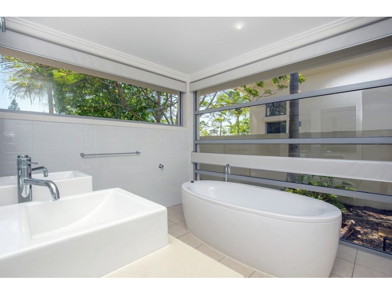 2821 Gracemere Circuit East, Hope Island QLD 4212