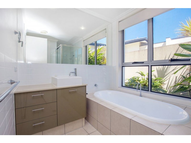 2821 Gracemere Circuit East, Hope Island QLD 4212