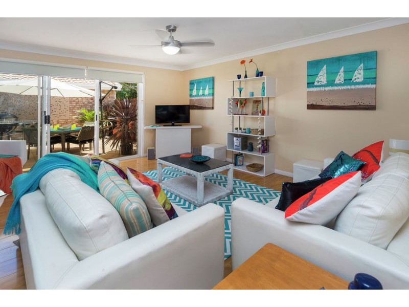 2/9 Jannie Court, Labrador QLD 4215