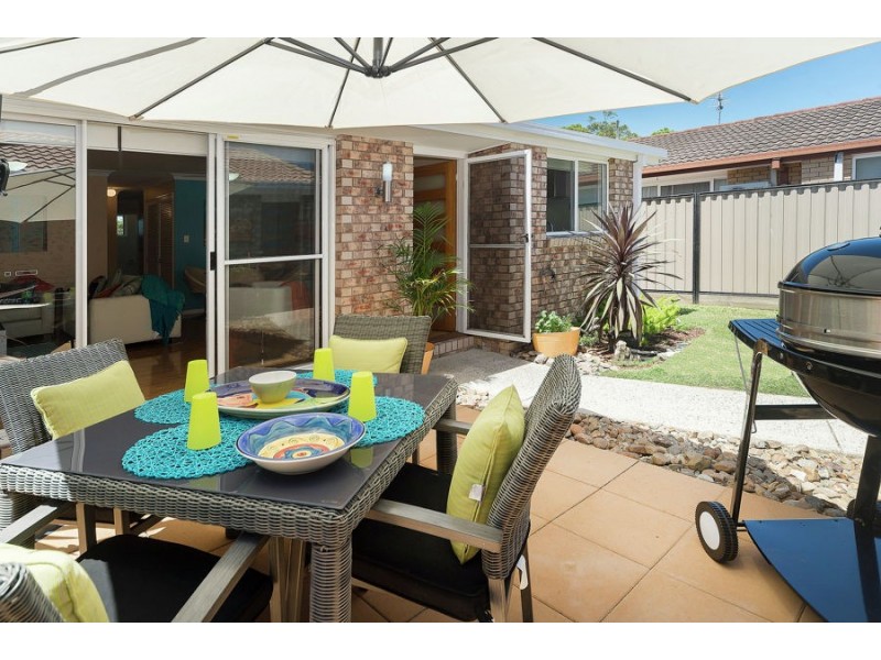 2/9 Jannie Court, Labrador QLD 4215