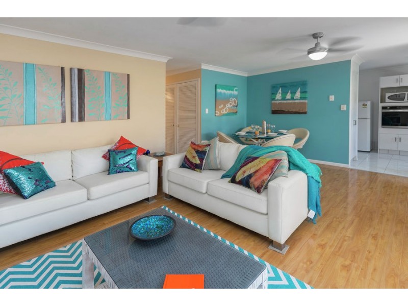 2/9 Jannie Court, Labrador QLD 4215