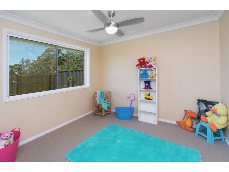 2/9 Jannie Court, Labrador QLD 4215