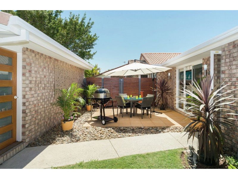 2/9 Jannie Court, Labrador QLD 4215