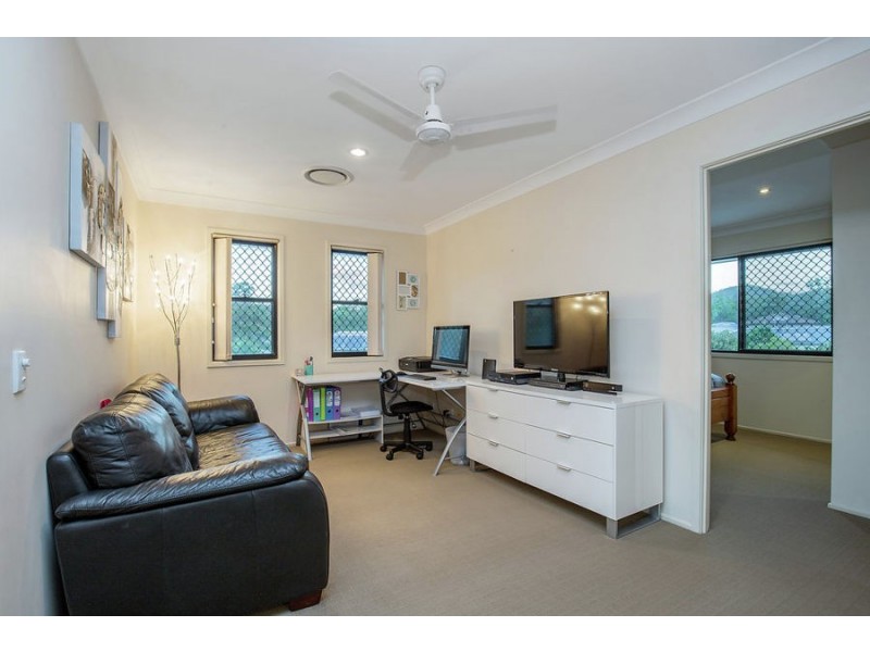 15 Cobb & Co Drive, Oxenford QLD 4210