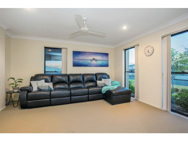 15 Cobb & Co Drive, Oxenford QLD 4210